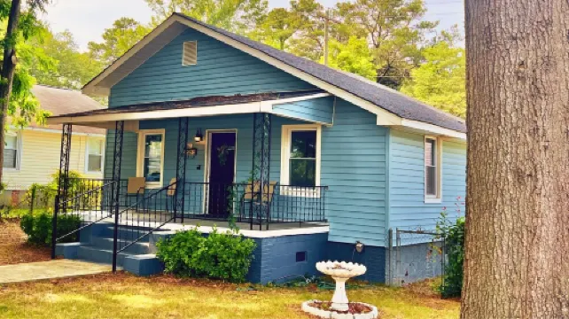 Home Near USC, Perfect for Families & Graduations - Deja Blues