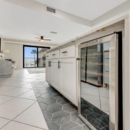 Sophisticated Oceanfront Luxury Condo