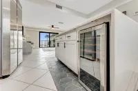 Sophisticated Oceanfront Luxury Condo