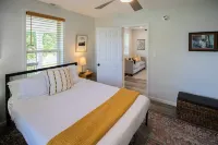 Cozy Modern 3-bd, Pet Friendly, 12 miles from RRG!