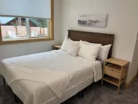 BRAND NEW! 2 Bedroom Cabin Minutes from Mt Rainier National Park!