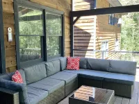 Cedarwood Lake House Hotels in Stephens County