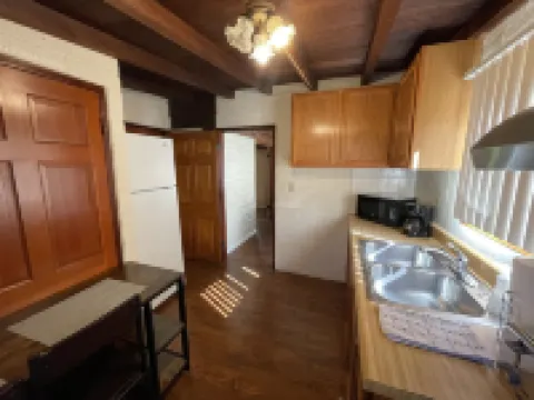 Villa F - a stand alone 1bed/1bath with kitchen steps from downtown Palm Springs