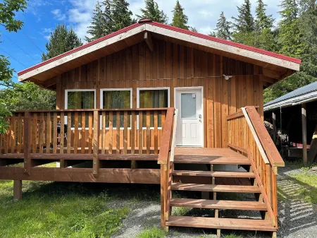 Nestled At the Top of two famous Totem pole ParksEnjoyable, comfortable house Отели в г. Кетчикан Гейтуэй