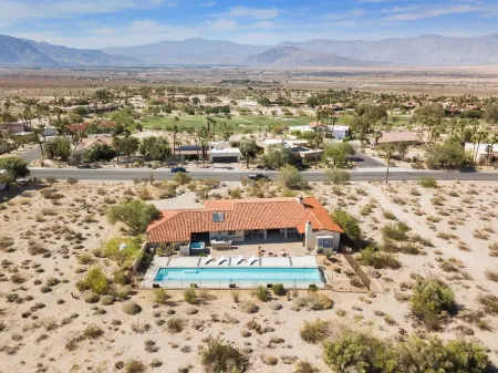 Luxury Exclusive Golf Community Hot Tub & Desert Views Pet-Friendly