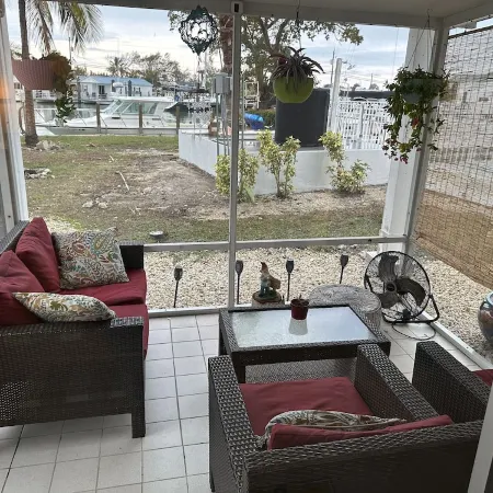 Cozy 1 bedroom 1 bath condo minutes from Sombrero beach.