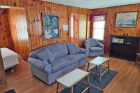 Squaw Lakefront Cottage minutes from Bank of NH Pavilion