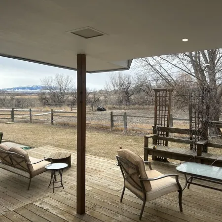 Located on a beautiful ranch! Relax with mountain view’s & a pool table