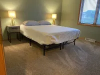 3 miles from EAA! Beautiful Oshkosh Duplex: The Westhaven Reetz Softball Complex附近的飯店
