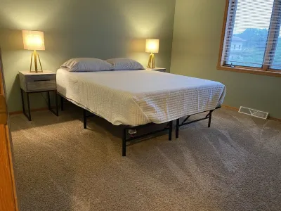 3 miles from EAA! Beautiful Oshkosh Duplex: The Westhaven