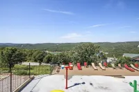 Lake Shore Views: WALK IN UNIT, Sleeps 9, Lake Views, next to Silver Dollar City