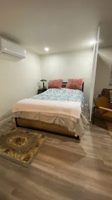 Studio Cottage/Short Walk to Beach