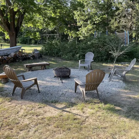 Private 1 bedroom, 2nd floor unit: deck, fire pit, space for boat & trailer