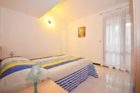 Modern and Stylish Accommodation with Pool