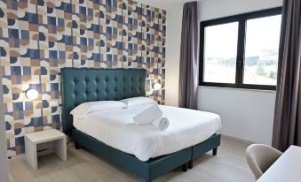 2. Hotel HE..
