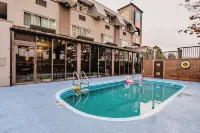 SureStay Plus by Best Western Coquitlam - Pools