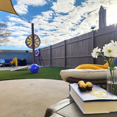 Large House w Custom Murals/2 Kings/Fun Backyard/Games/Grill/Dogs OK/Boat Parkin