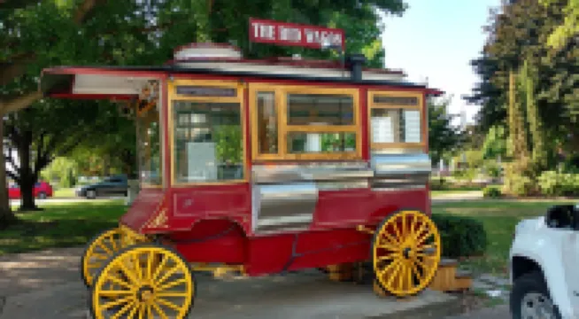 Hurry WE'Re Filling Fast! Downtown Short Walk to Food Bars & Ferrys.  Sleeps 18!