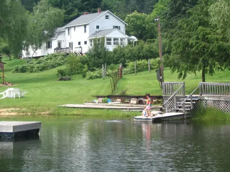 All-In-One Private Getaway! Country Mountains, Sandy Beach, Tons of Fun & Space!