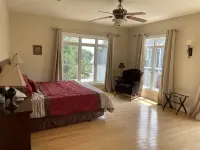 6000sf Luxury Home on Main Lake Cove – minutes off I-85