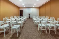 La Quinta by Wyndham Poza Rica - Parking