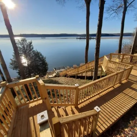 Lakeshore Cottage in Cadiz, Ky has waterfront panoramic views of Lake Barkley!