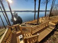 Lakeshore Cottage in Cadiz, Ky has waterfront panoramic views of Lake Barkley!