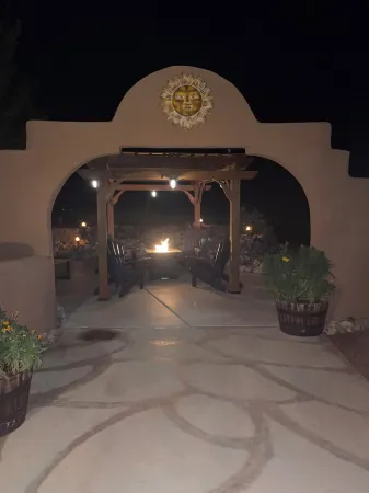 Tierra de Milagros~Great Place for the Balloon Fiesta! Serene ~ Private ~ Secure