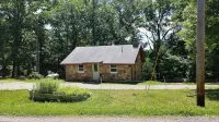 Cute family/ couples cabin with trailer parking and use of our dock in calm cove