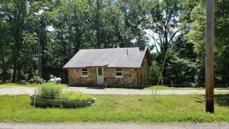 Cute family/ couples cabin with trailer parking and use of our dock in calm cove