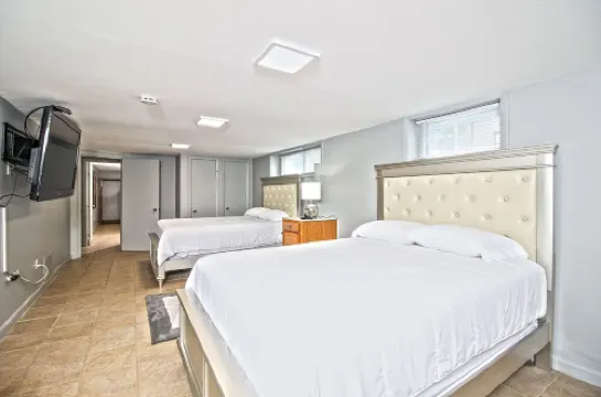 THE SEA BREEZE OCEAN BEACH HOUSE: 6 QUEEN BEDS