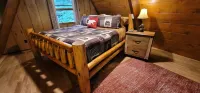 🌲Roaring Fork Chalet: MTN View, Hiking, Waterfalls, Trails - Dog Friendly!🐕‍🦺
