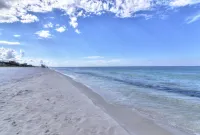 Beach at your toes, sand in your hands. Come and enjoy "Sea La Vie"
