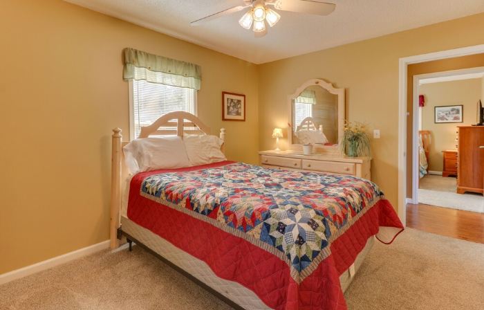 Lakehouse with covered dock, slide, and outdoor kitchen! Close to I-75, trails.