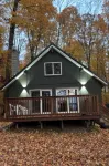 3-bedroom cottage in charming McMillan with WiFi in the East Lake Community - 3-Star