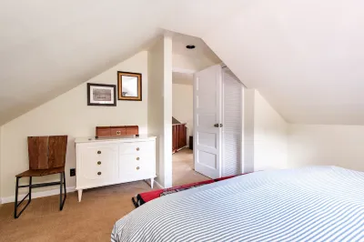 Historic Log Cabin Lodge near downtown Basalt, easy walk to the 2 rivers