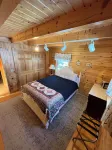 Relaxing waterfront cabin getaway in the Groton State Forest