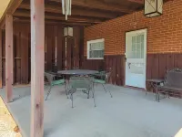 Charming retro house on University Ave, walking distance from WVU Stadium.