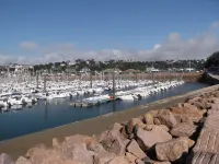 Calm and tranquility in this apartment located 900m from the beaches Hotels in Trebeurden