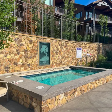Best in class luxury 3BR/4BA Juniper Landing TH-1 block from Frostwood Gondola
