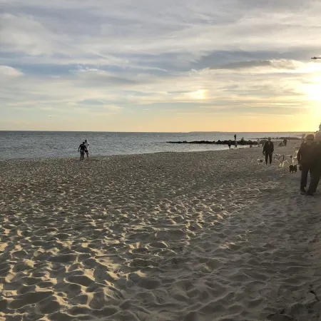 Cape Cod Beach Cottage, only 5 minute walk to Glendon beach & local restaurants