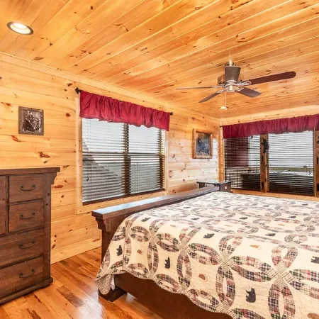 Spectacular Views, Jacuzzi, Clean Cabin, Fast Wifi, Ideal Location, by Dollywood