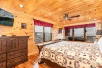 Spectacular Views, Jacuzzi, Clean Cabin, Fast Wifi, Ideal Location, by Dollywood