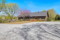 Sequoyah Flats - 5000 SF Luxury Lodging in a Former Church - 5 Min to U of A