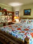 Charming, Cozy, Cottage. Location Perfect for Outdoor enthusiasts and Couples