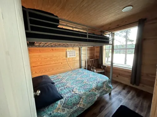 Secluded Cabin 1 directly on the lake