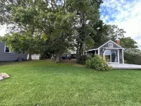 Peaceful Cozy Water Front Cottage. Step back in time and ENJOY
