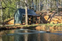 Hidden Springs Cottage, Rome, GA, King Loft Bedroom, Private Lake Access