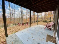 ADK Lake House Vacation, Cozy 5 Bedroom & 2 Bath ウェッブのホテル