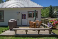 Walking Distance to Everything! Hiking, Skiing, Biking, Great Food & Shopping! Hotel a Crested Butte